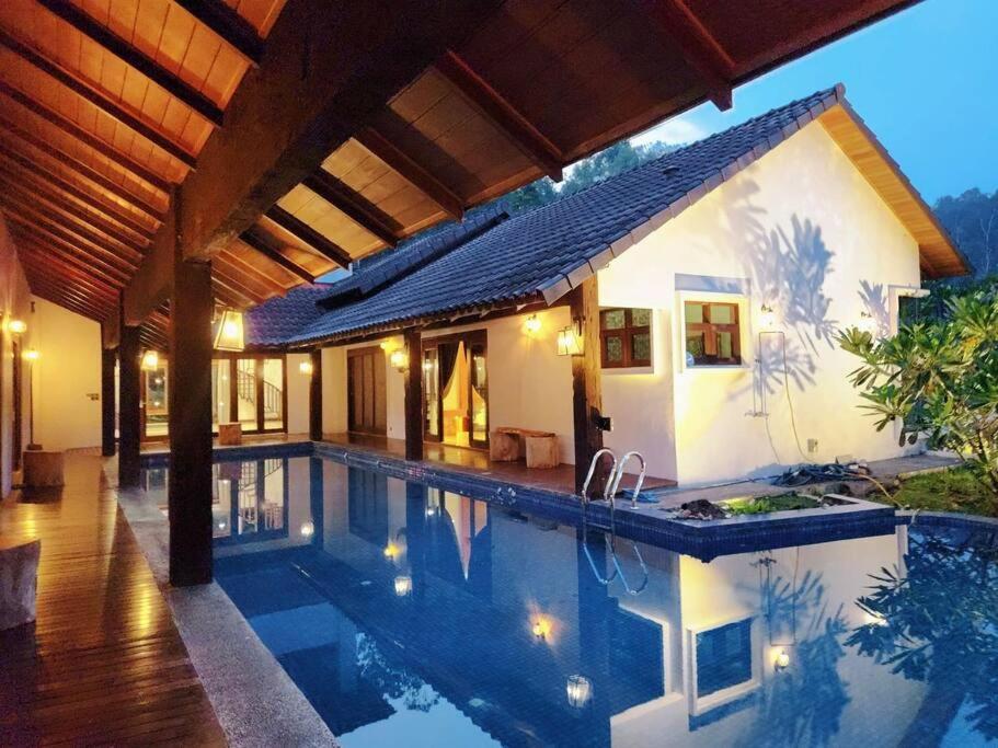 Meru Valley Golf Resortthe Rock Forest Retreat Pool/5br/20pax/events Ipoh