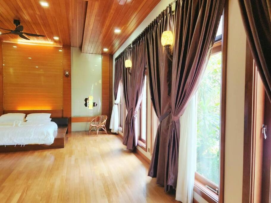 Meru Valley Golf Resortthe Rock Forest Retreat Pool/5br/20pax/events Ipoh