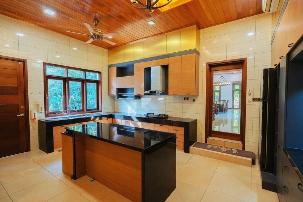 Meru Valley Golf Resortthe Rock Forest Retreat Pool/5br/20pax/events Vila