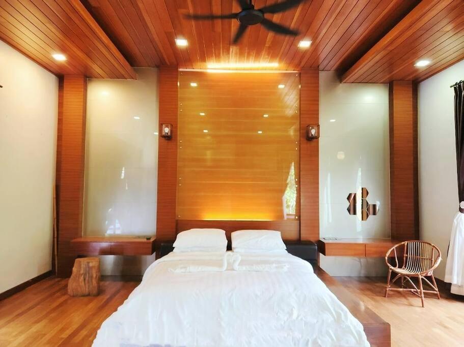 Vila Meru Valley Golf Resortthe Rock Forest Retreat Pool/5br/20pax/events