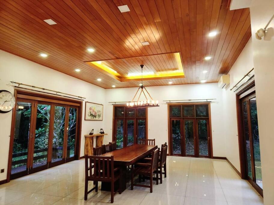 Meru Valley Golf Resortthe Rock Forest Retreat Pool/5br/20pax/events