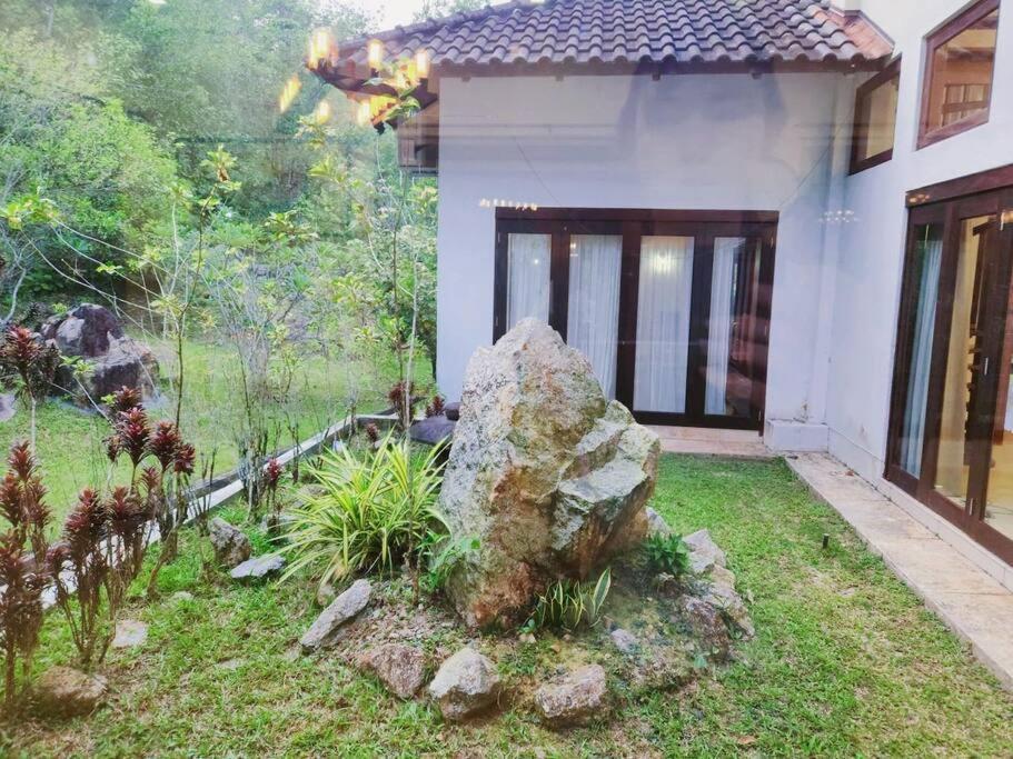 Meru Valley Golf Resortthe Rock Forest Retreat Pool/5br/20pax/events Vila *