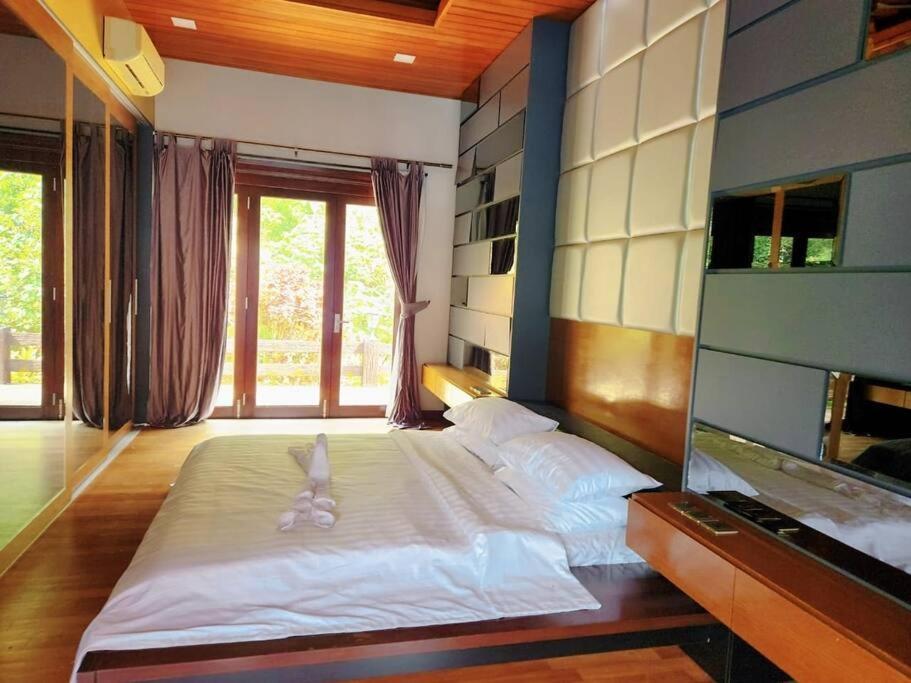 Meru Valley Golf Resortthe Rock Forest Retreat Pool/5br/20pax/events Vila Ipoh