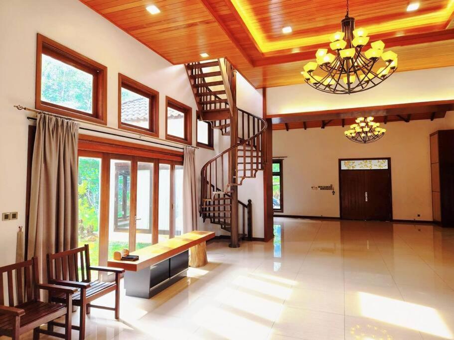 Meru Valley Golf Resortthe Rock Forest Retreat Pool/5br/20pax/events *