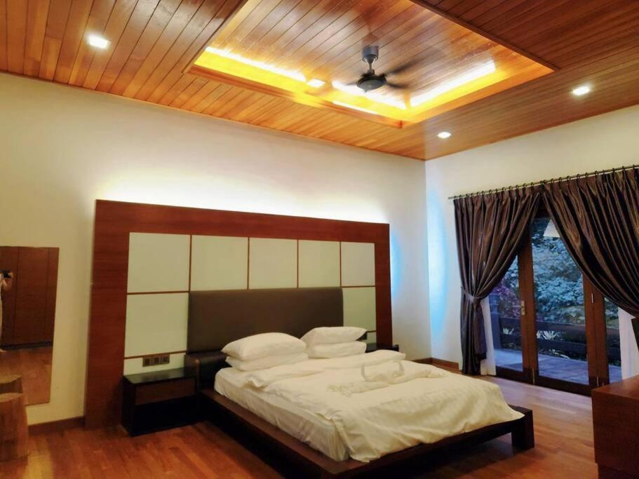 Vila Meru Valley Golf Resortthe Rock Forest Retreat Pool/5br/20pax/events
