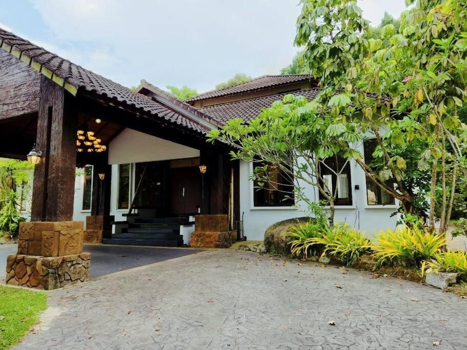 Meru Valley Golf Resortthe Rock Forest Retreat Pool/5br/20pax/events Vila *