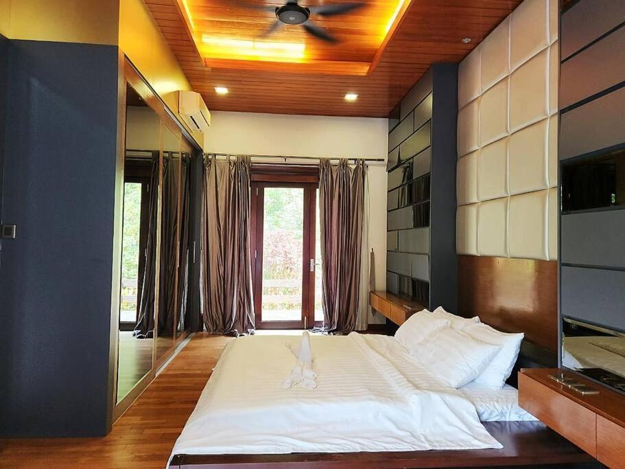 Meru Valley Golf Resortthe Rock Forest Retreat Pool/5br/20pax/events Vila Ipoh