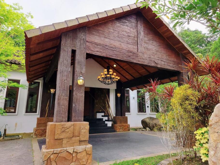 Vila Meru Valley Golf Resortthe Rock Forest Retreat Pool/5br/20pax/events Ipoh