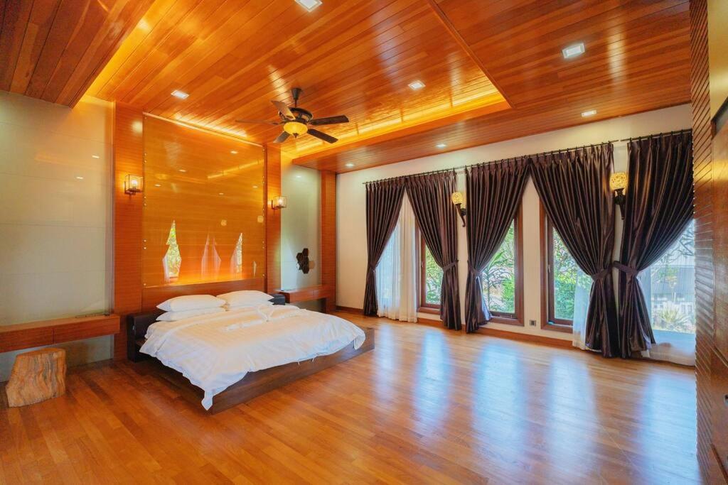 Meru Valley Golf Resortthe Rock Forest Retreat Pool/5br/20pax/events Vila *