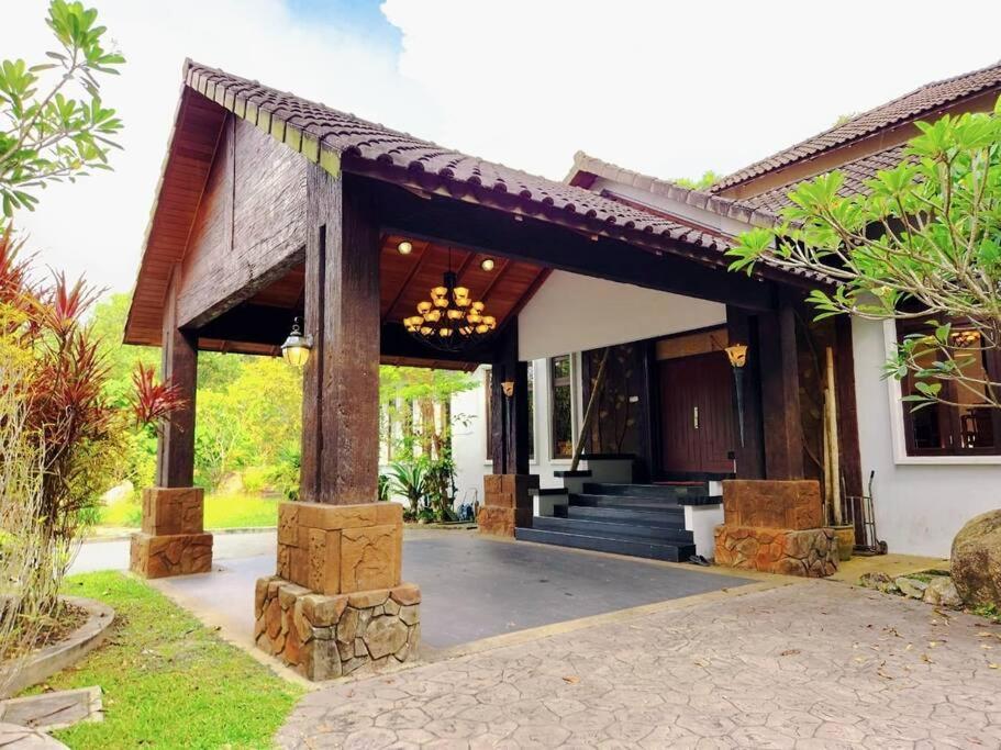 Meru Valley Golf Resortthe Rock Forest Retreat Pool/5br/20pax/events Vila