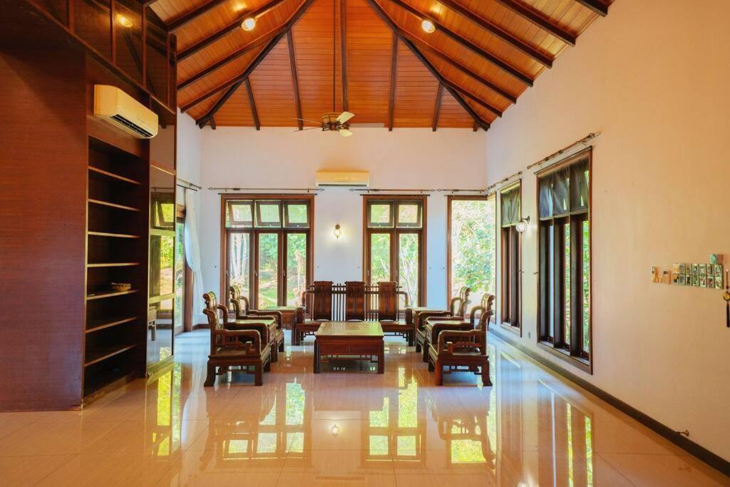 Vila Meru Valley Golf Resortthe Rock Forest Retreat Pool/5br/20pax/events