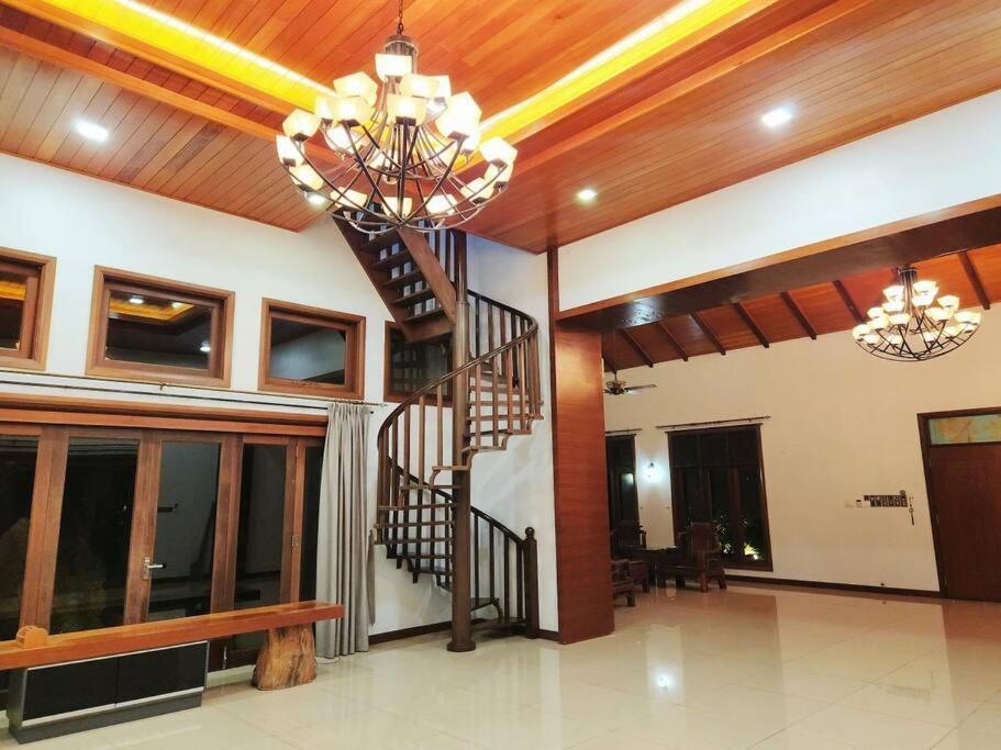 Vila Meru Valley Golf Resortthe Rock Forest Retreat Pool/5br/20pax/events Ipoh