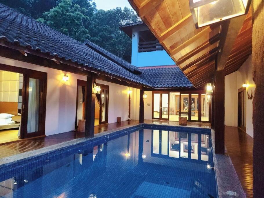Vila Meru Valley Golf Resortthe Rock Forest Retreat Pool/5br/20pax/events