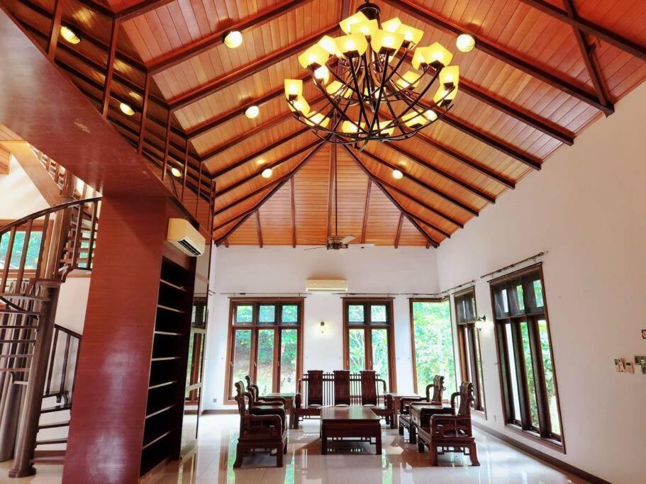 Meru Valley Golf Resortthe Rock Forest Retreat Pool/5br/20pax/events Vila *